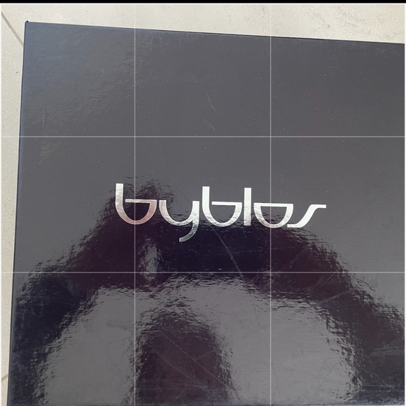 BYBLOS Women’s rare! Black and white Italian platforms with ankle strap size 6 - Picture 3 of 7